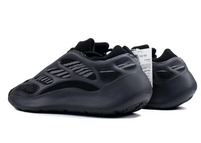 Giày Yeezy 700 v3 có gì mà nhiều bạn trẻ yêu thích đến vậy? 3 yeezy 700 v3, yeezy 700 v3 azael, yeezy 700 v3 azazel, yeezy 700 v3 giá, yeezy 700 v3 alvah, yeezy 700 v3 rep, yeezy 700 v3 black, yeezy 700 v3 rep 11, yeezy 700 v3 white, the adidas yeezy 700 v3 azael